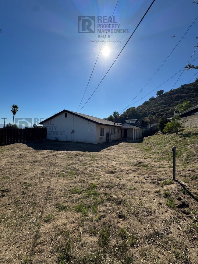 Building Photo - Remodeled Single-Story Corner Lot Home wit...