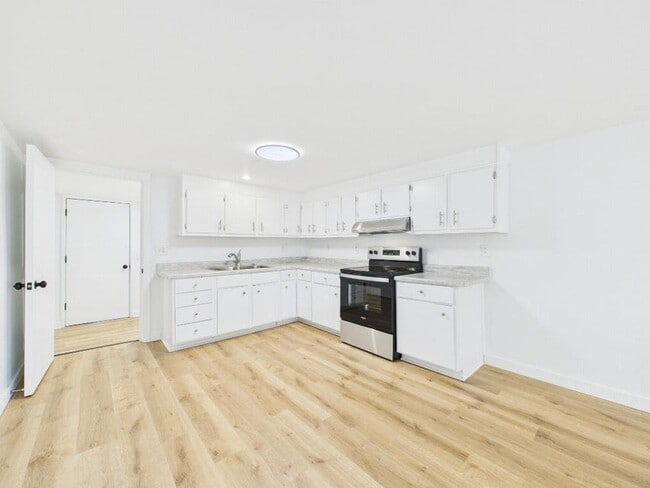 Building Photo - 412 Church St