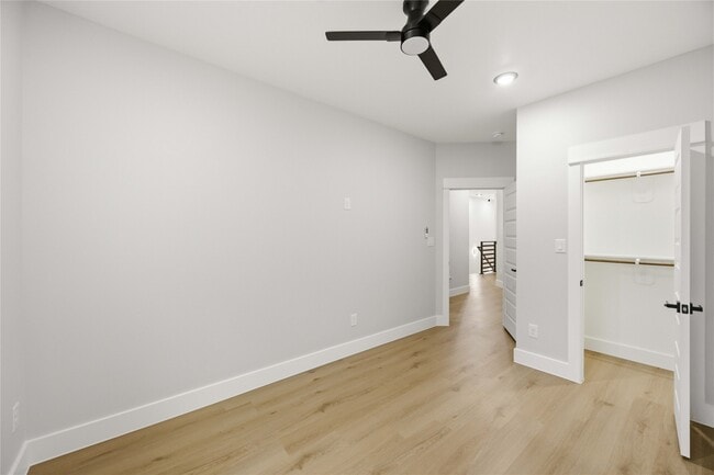 Building Photo - 8013 Moon Beam St