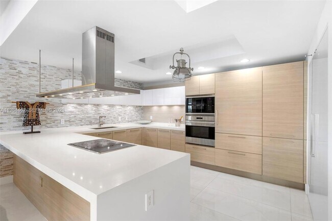 Building Photo - 17301 Biscayne Blvd