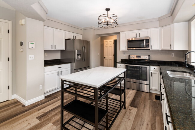 Building Photo - 4779 Waldenwood Dr