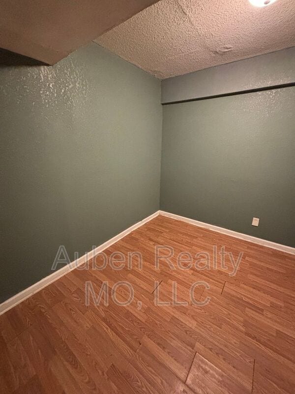 Building Photo - 704 N Willow Ave