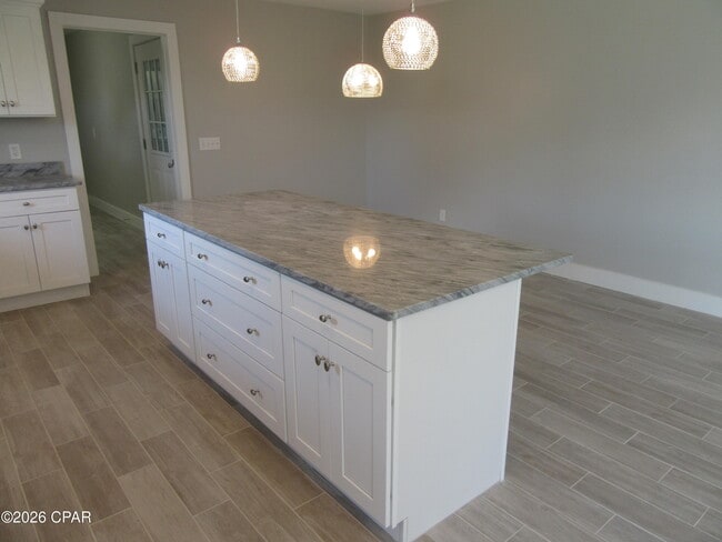 Building Photo - 2708 Amelia Ave