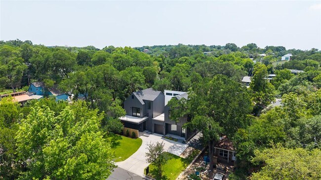 Building Photo - 2309 La Casa Dr