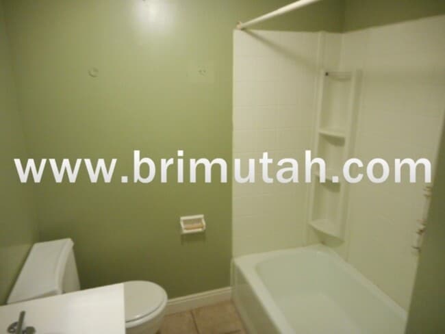 Building Photo - 2637 S Kenwood St