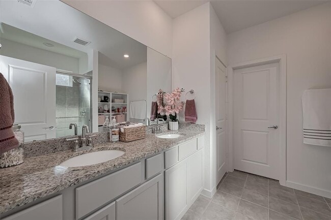 Building Photo - 21611 Shadowbrook Birch Dr