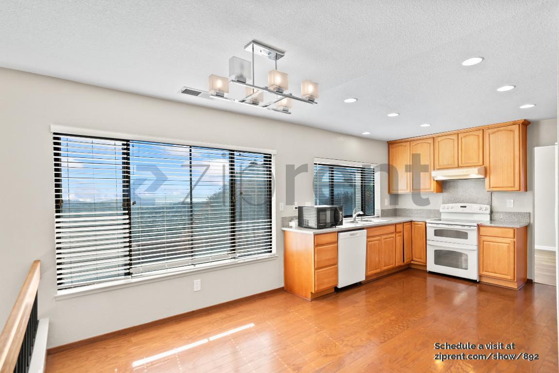 Building Photo - 3700 Hidden Springs Ct
