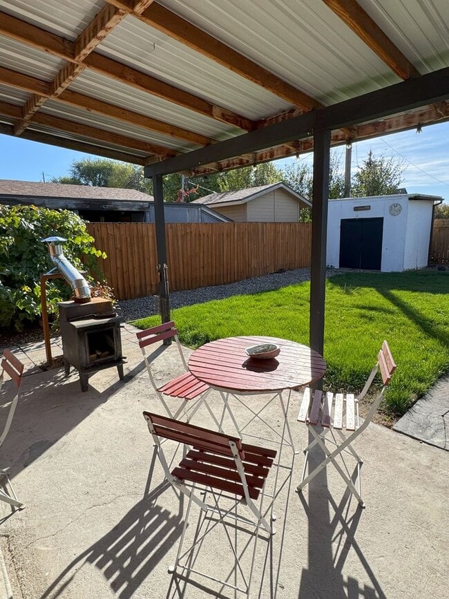 Building Photo - Fully Furnished - Long Term - Adorable Cab...
