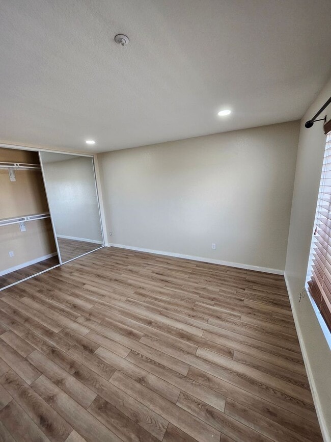 Building Photo - Beautiful 5 Bedroom House fully remodeled....