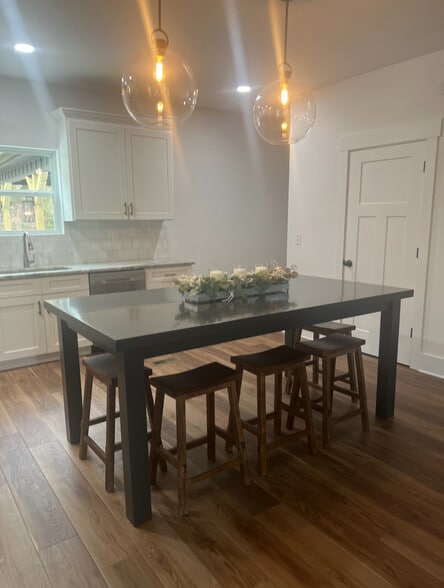 Building Photo - 747 Golden Ave