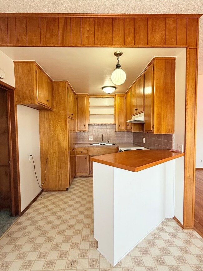 Building Photo - Catalina