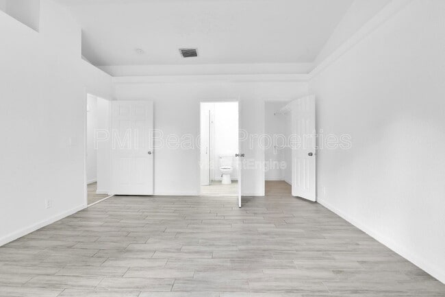 Building Photo - 13900 Folkestone Cir