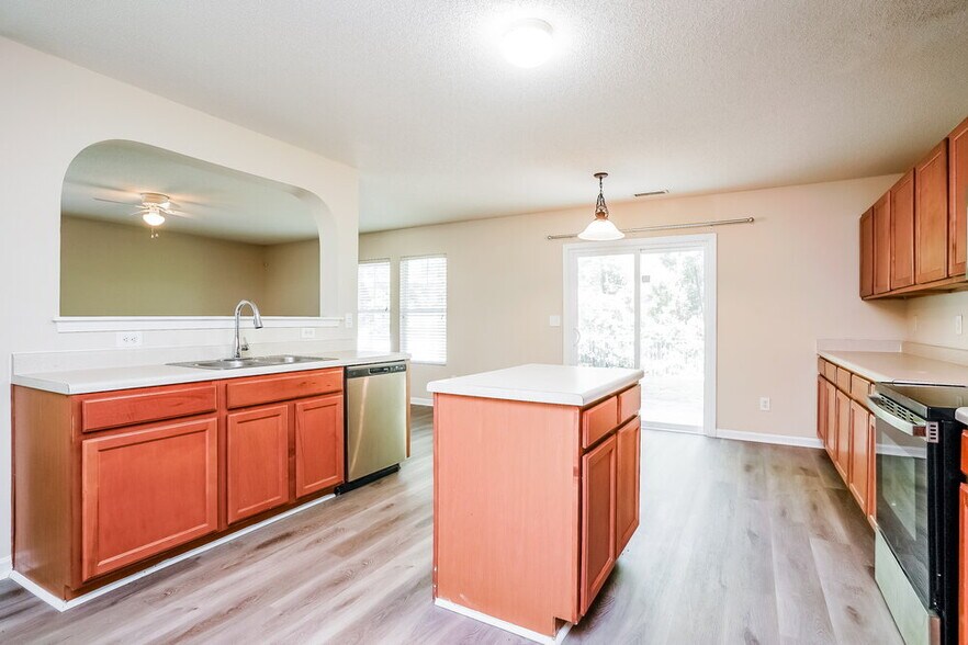 Building Photo - 51 Valleyfield Dr