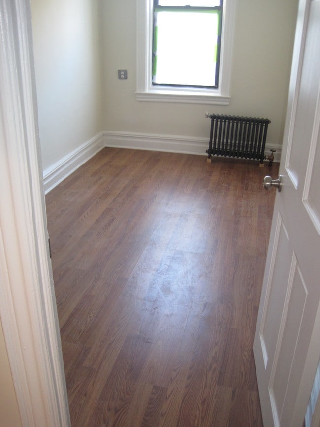 Building Photo - Sunset Park Renovated 3 Bedroom No Fee