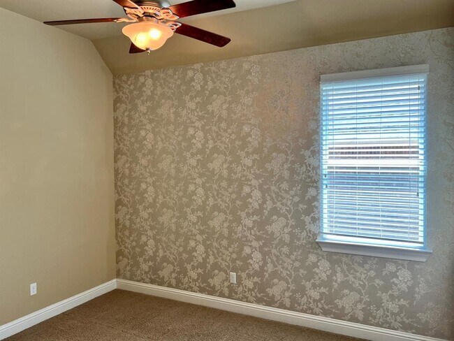 Building Photo - 8712 Vantage Point Dr