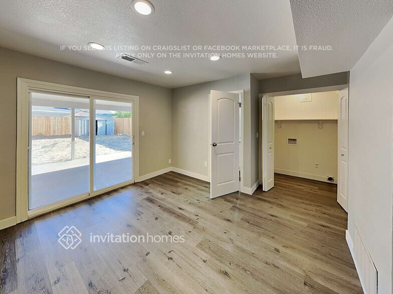 Building Photo - 10437 Reymouth Ave