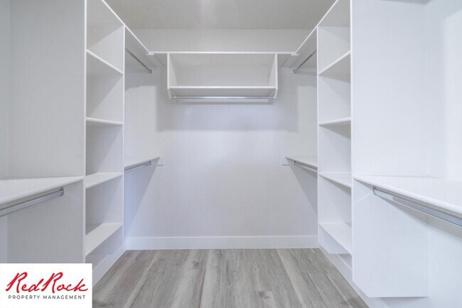 Building Photo - Gorgeous 3 Bedroom Townhome in Washington!