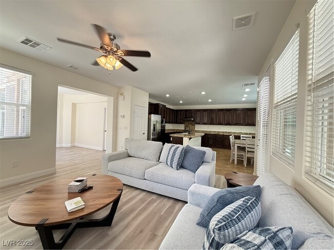 Building Photo - 620 Apricot Rose Pl