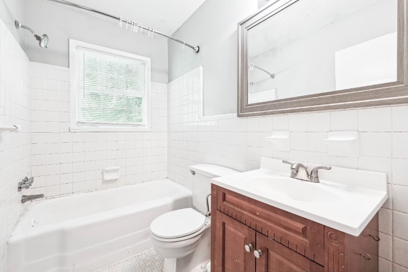 Building Photo - 2071-2073 E Roxboro Rd NE