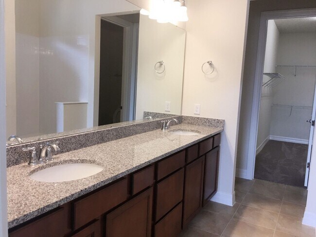 Building Photo - Dr Phillips area 4 bed 3 1/2 bath home