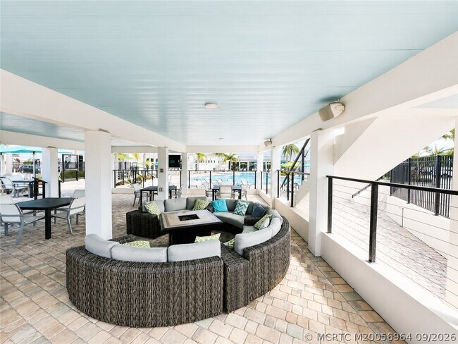Building Photo - 252 NE Ebbtide Way