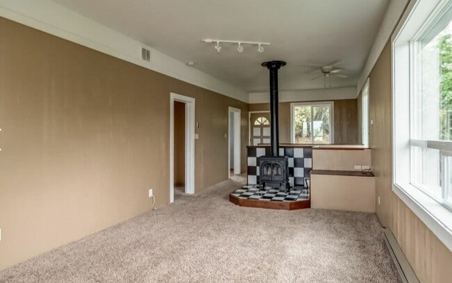 Building Photo - Charming 3 bed 1.5 bath available in Bellingham!