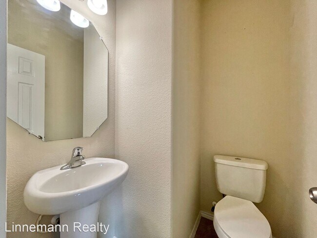 Building Photo - 4 br, 2.5 bath House - 3311 Lorne Drive