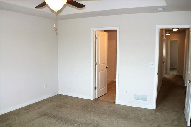 Building Photo - $2,000 | 3 Bedroom, 3 Bathroom TOWN HOME | PET Friendly* | Sublease* | Available for August 1st, ...