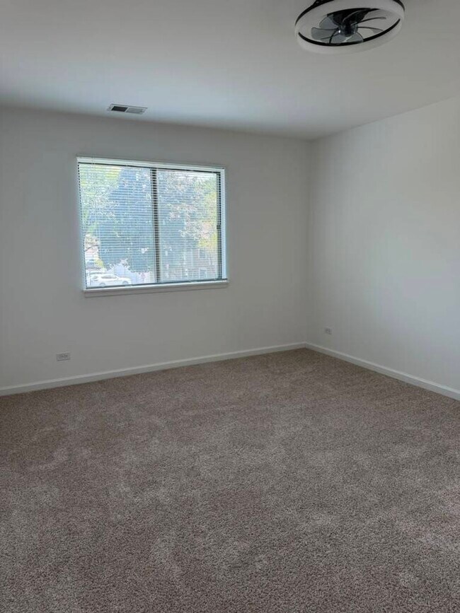 Building Photo - 327 Wildberry Ct