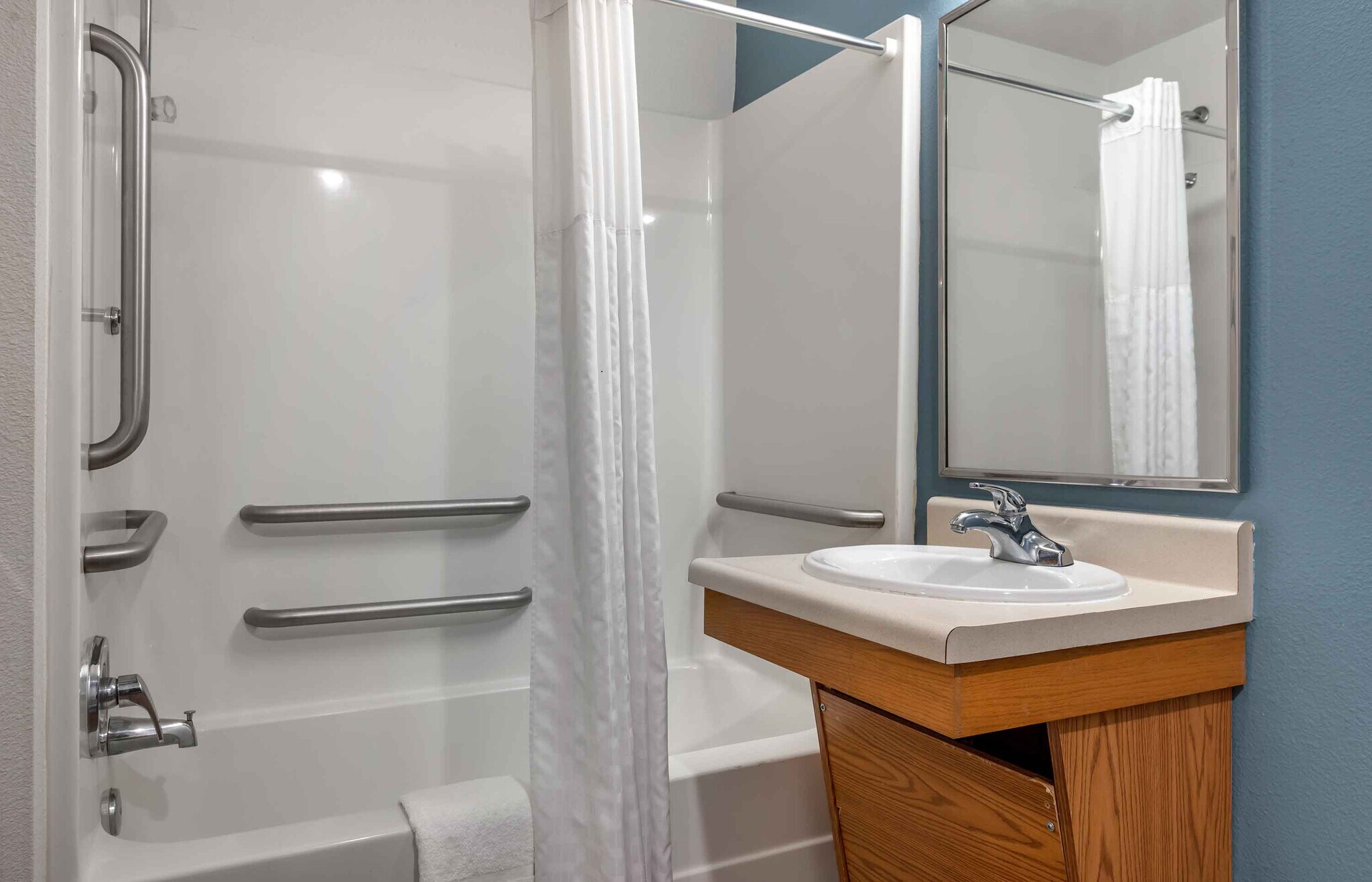 Building Photo - Furnished Studio-Indianapolis - West
