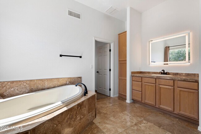 Building Photo - 11318 E White Feather Ln