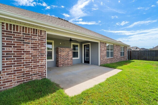 Building Photo - 8912 Wildwood Way