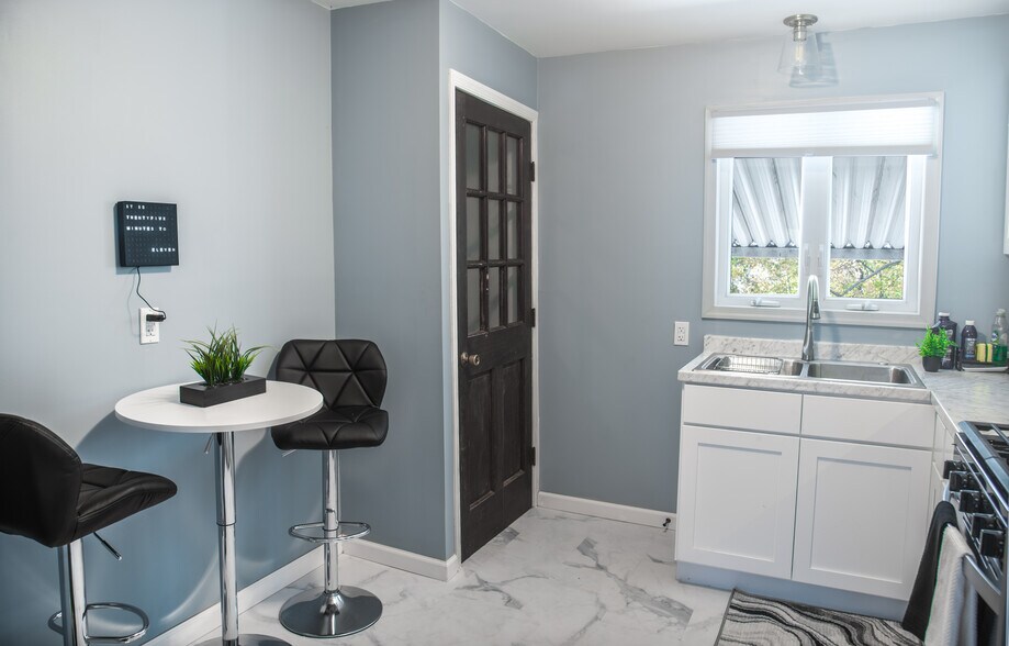 Building Photo - 202 S Washington St