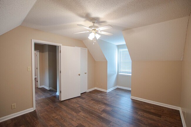 Building Photo - Pet Friendly in Sango!