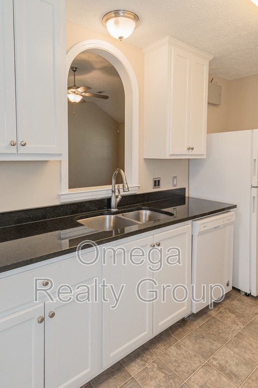 Building Photo - 614 River Birch Dr