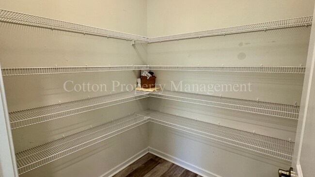 Building Photo - 473 Esthwaite Dr SE