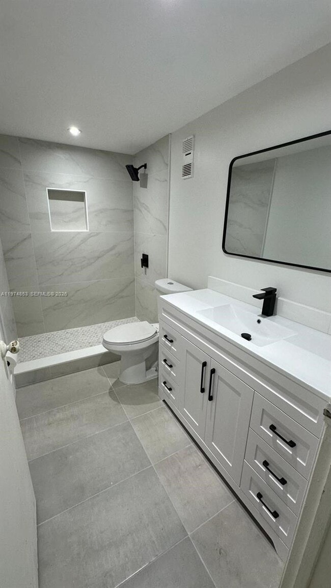 Building Photo - 10000 NW 80th Ct