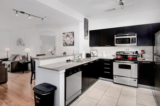 Building Photo - 2801 N Braeswood Blvd