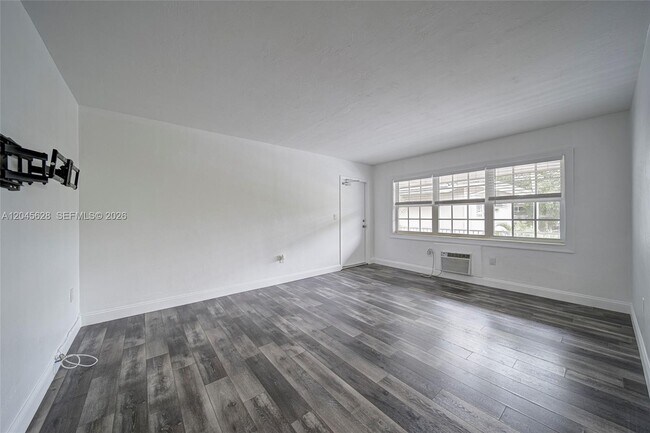 Building Photo - 6565 Santona St