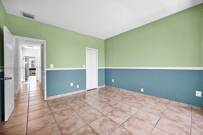 Building Photo - 9133 Fontainebleau Blvd