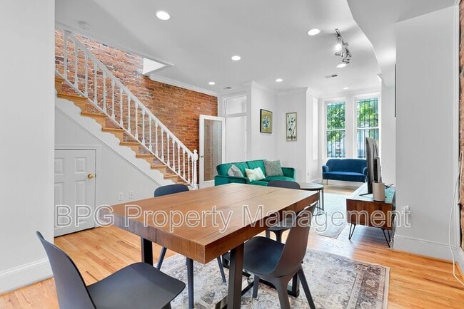 Building Photo - 1037 5th St NE