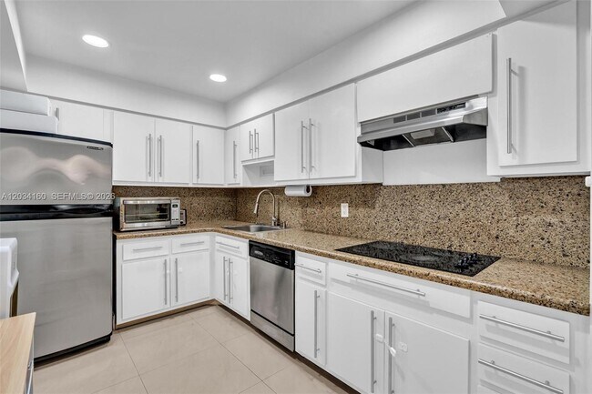 Building Photo - 9381 E Bay Harbor Dr