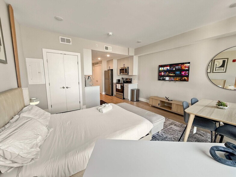 Building Photo - 626 N Delaware Ave