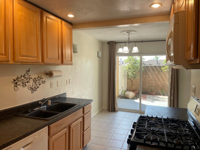 Building Photo - 918 S Mountain Ave