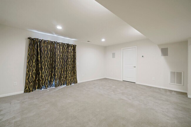 Building Photo - Enjoy the Community's Resort Like Living!