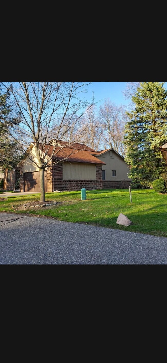 Building Photo - 6171 Spring Vale