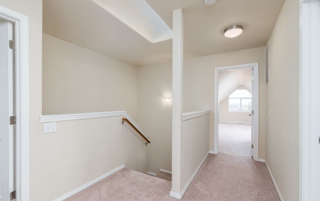 Building Photo - Beautiful Home In Puget Neighborhood