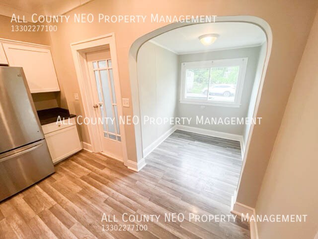 Building Photo - 3717 Archwood Ave