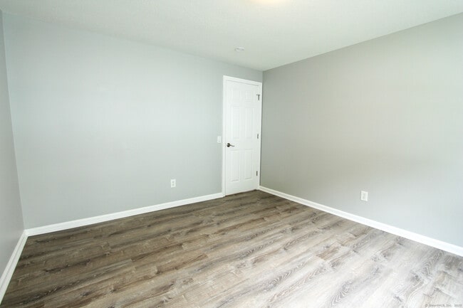 Building Photo - 17 Pinehurst Ave