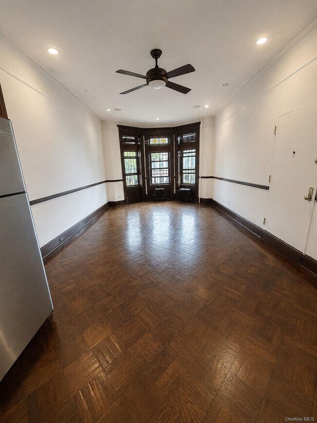 Building Photo - 817 Lincoln Pl